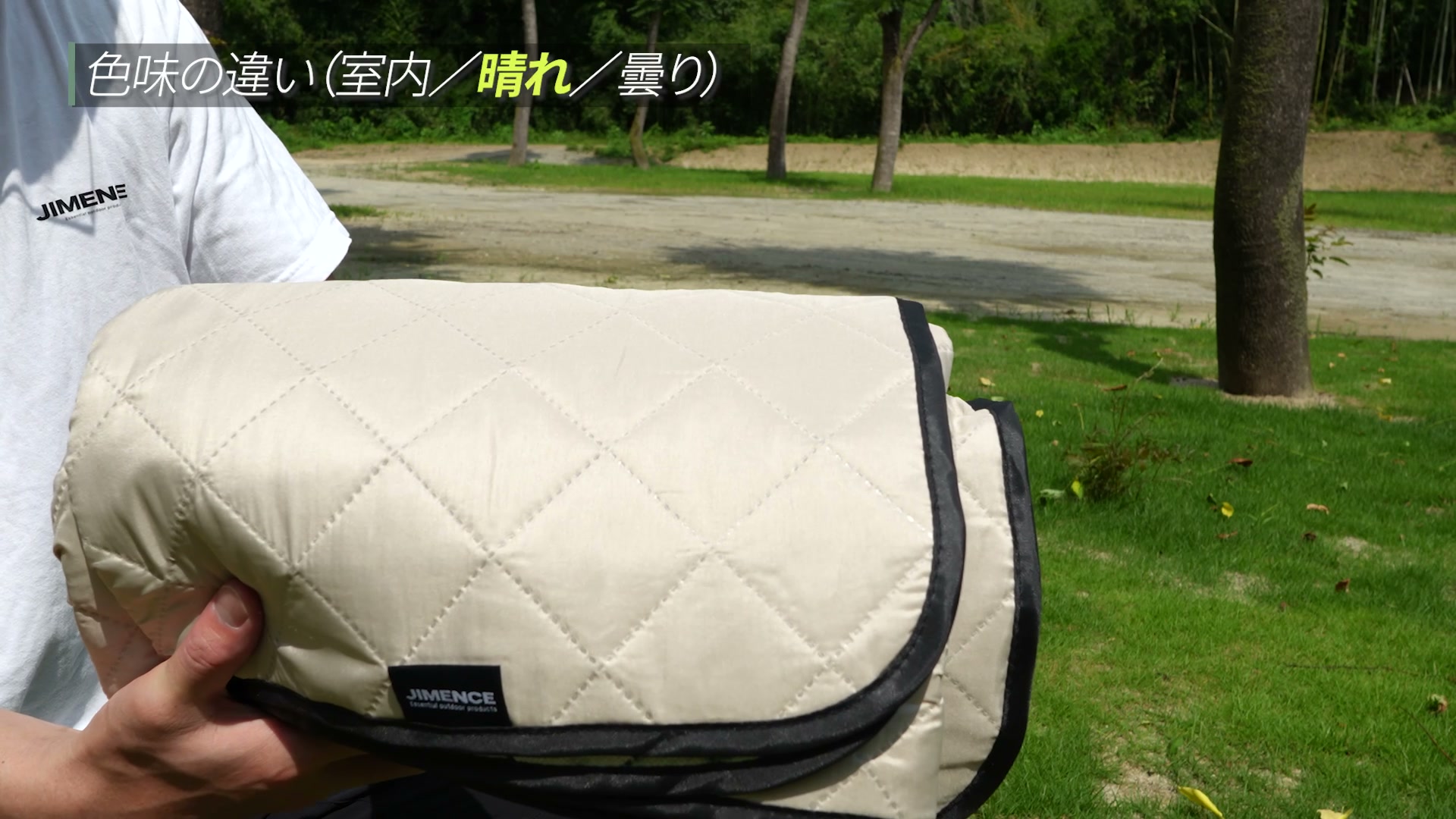 晴れた屋外で見たサンドベージュの表面